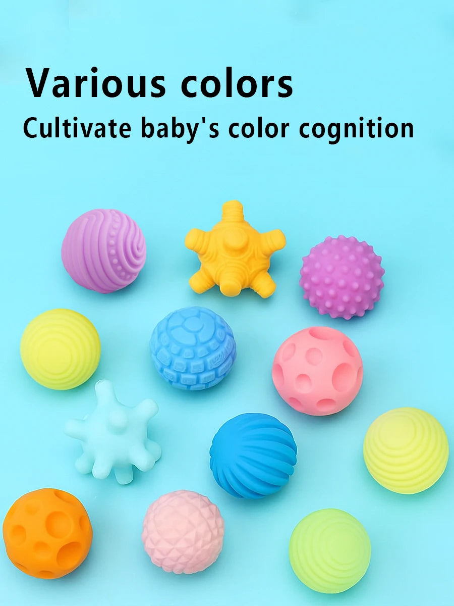 Balles sensorielles colorées pour développer la cognition des couleurs chez bébé.