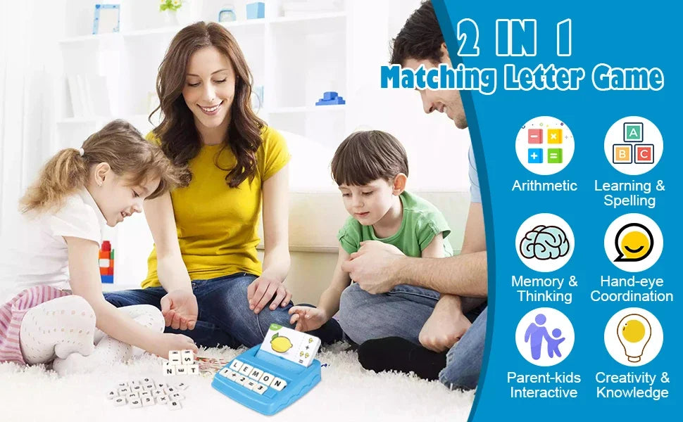 Famille utilisant un jeu éducatif pour apprendre les lettres et les mots
