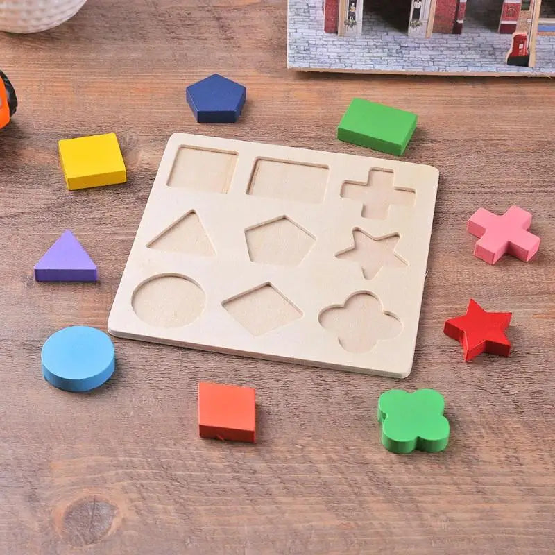 Planche en bois Montessori avec formes à encastrer – jeu éducatif 2–5 ans