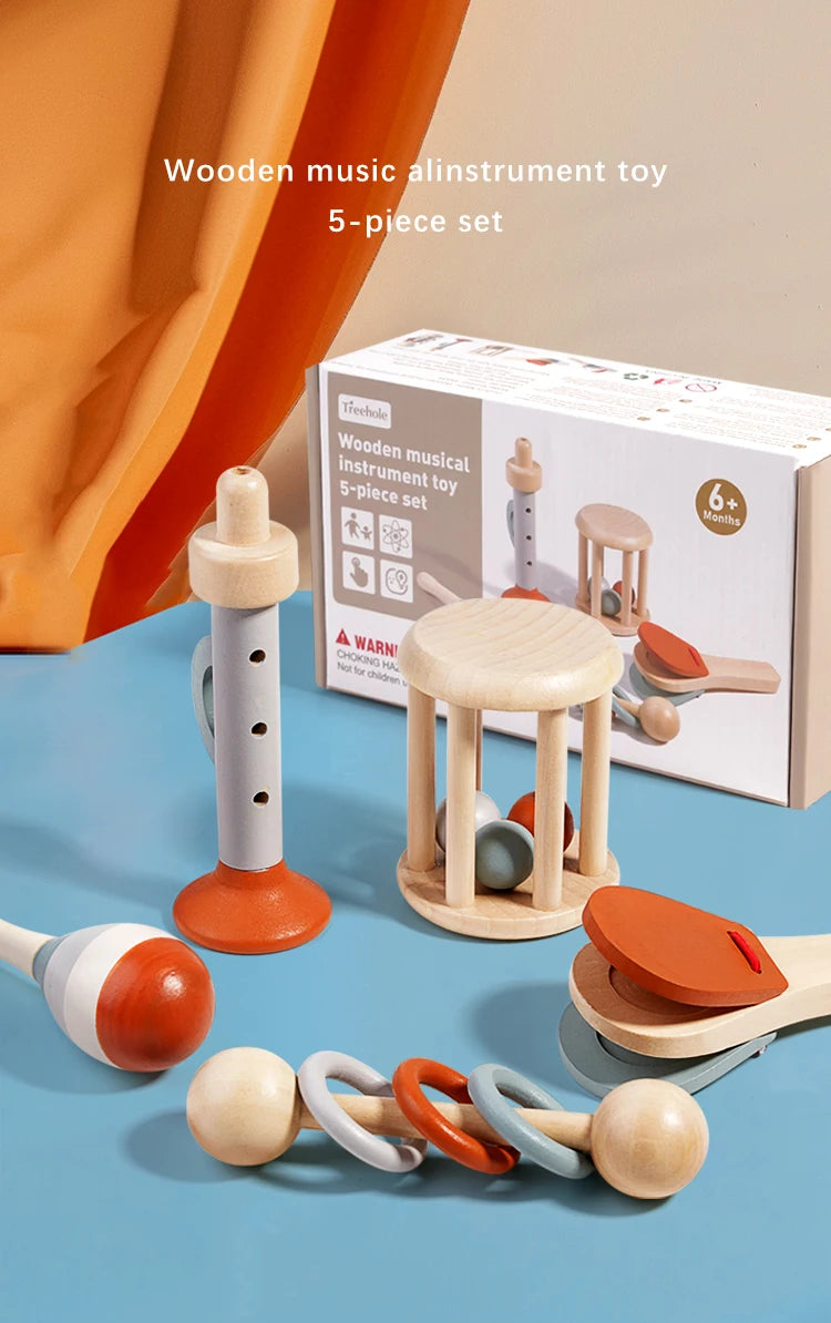 Enfant découvrant les sons avec les instruments Montessori – développement sensoriel