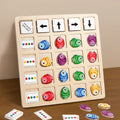 Enfant qui joue avec le jeu de logique Montessori – raisonnement et concentration