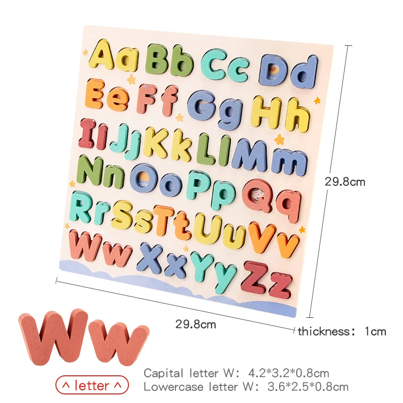 Enfant qui joue avec le puzzle alphabet Montessori – développement motricité fine